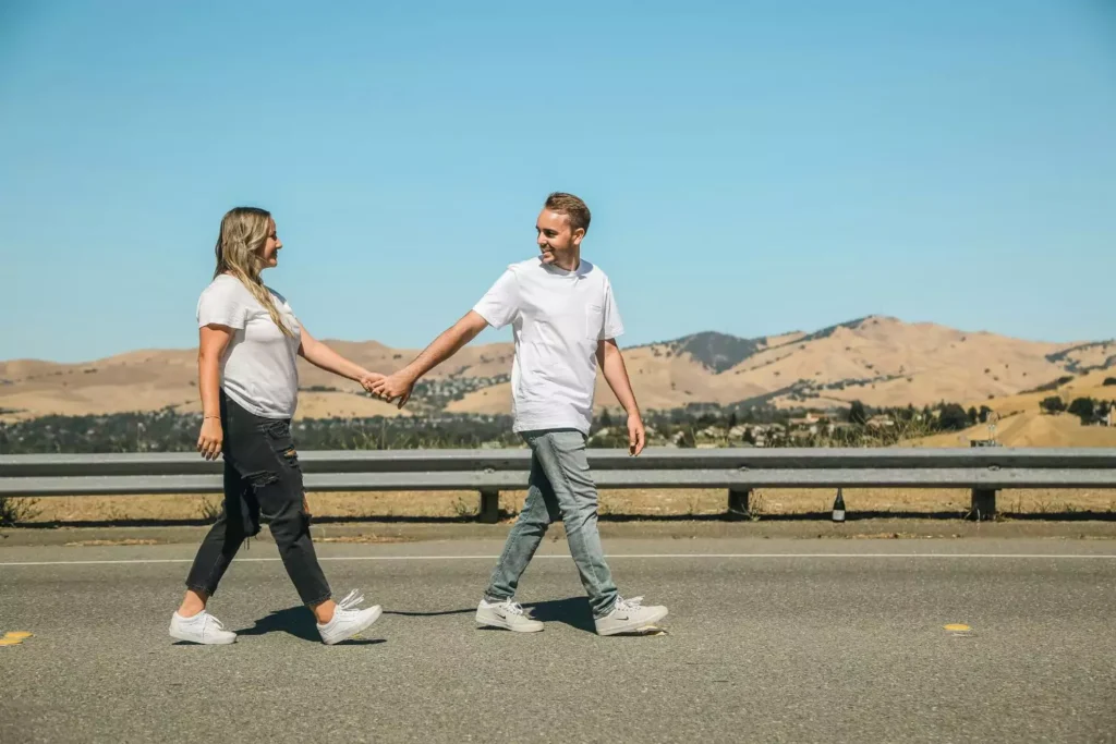 a couple walking, dating like Jesus would date