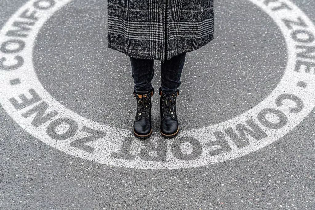 a person standing inside of a circle labeled as the comfort zone
