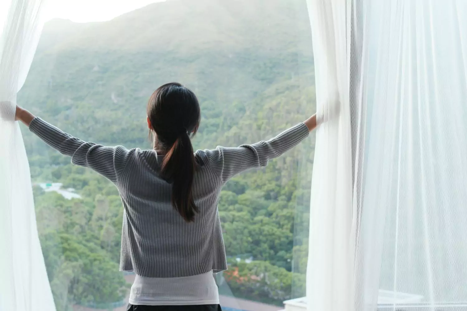 Stuck Between Scrambling and Settling